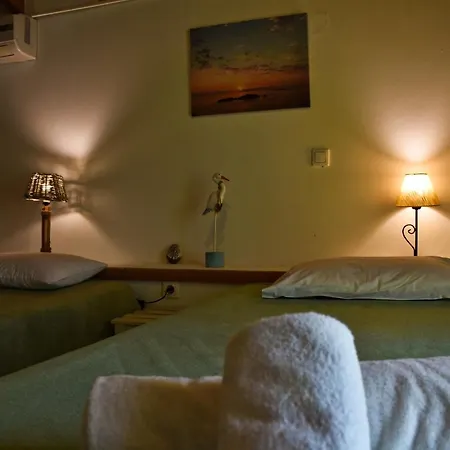 Delfini آغيوس غيوريوس باغون