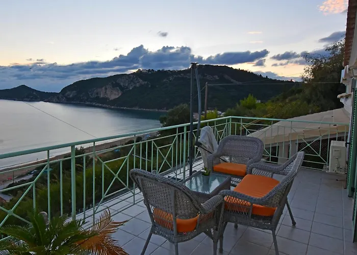 Delfini Lägenhetshotell Agios Georgios Pagon