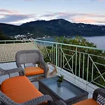 Aparthotel Delfini Agios Georgios Pagon