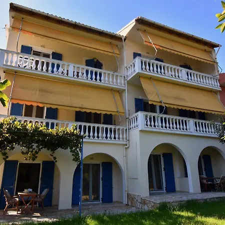 Delfini Apartahotel 4*