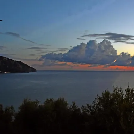 Delfini Apartmanhotel 4*