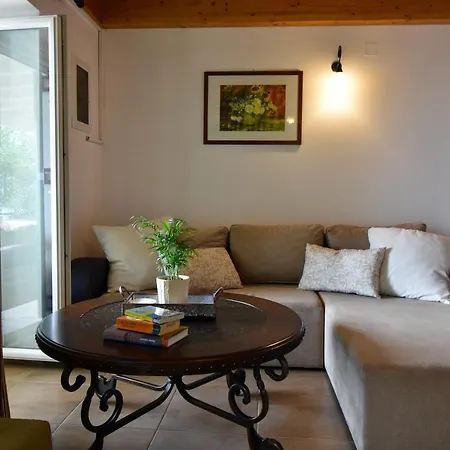 Delfini Ájosz Jeórjosz Págon