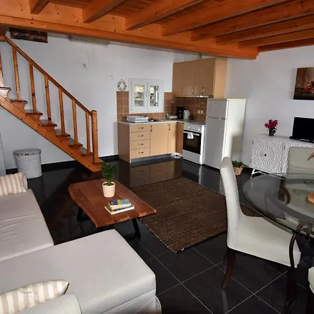 Delfini Apartahotel 4*